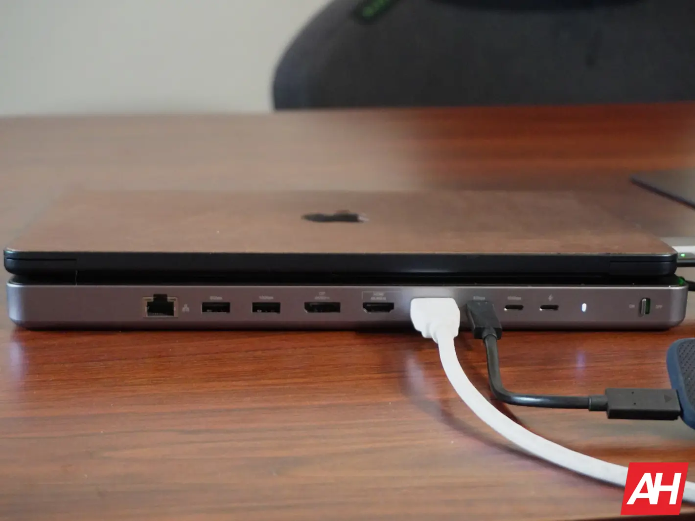 satechi dual dock stand review AH 11
